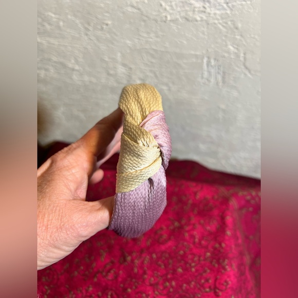 Headband NEW lavender and gold, beautiful knot with patterned silk-like fabric - Picture 3 of 7